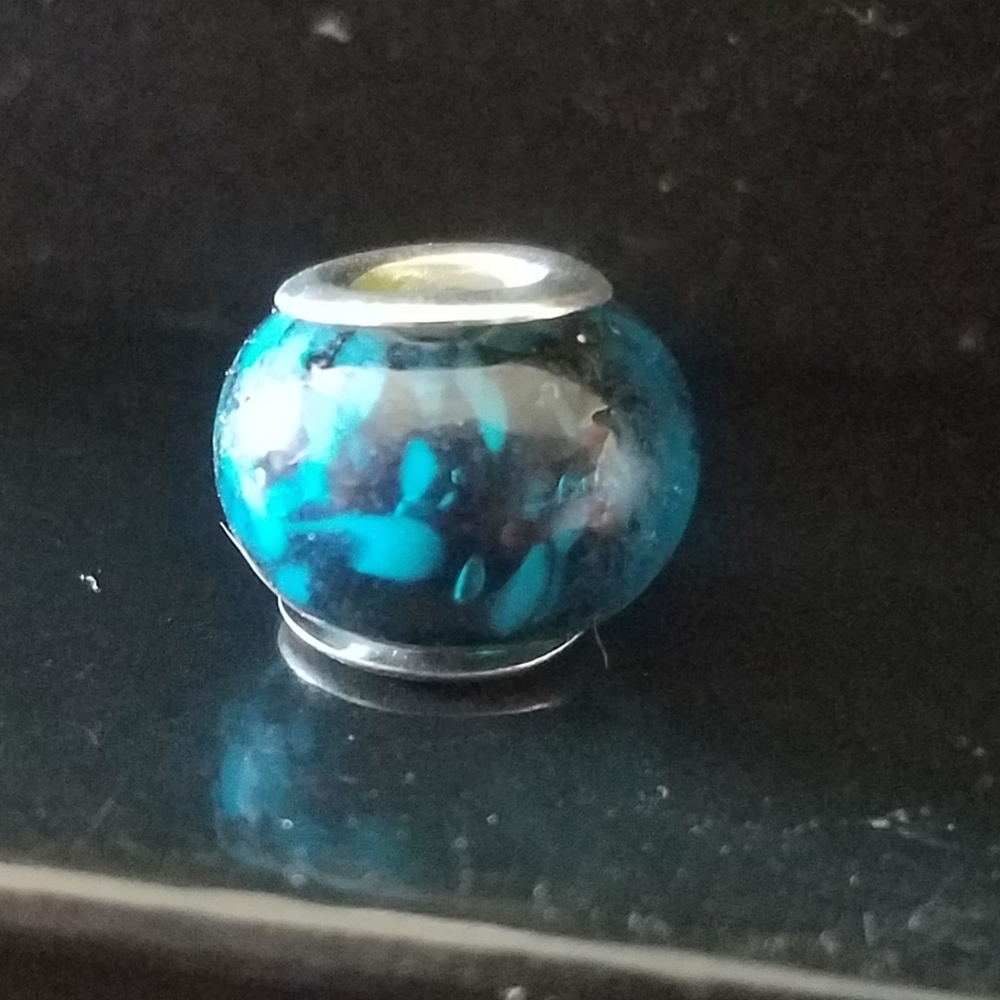 Glass bead - Picture 3 of 3